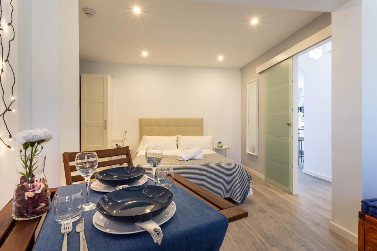 Blue & Red By Sol Maestranza Apartment Malaga Exterior photo